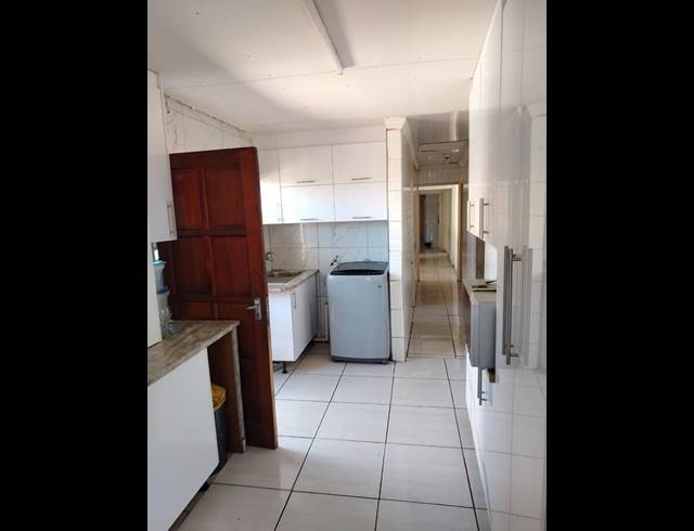4 BEDROOM HOUSE FOR SALE IN LENASIA SOUTH